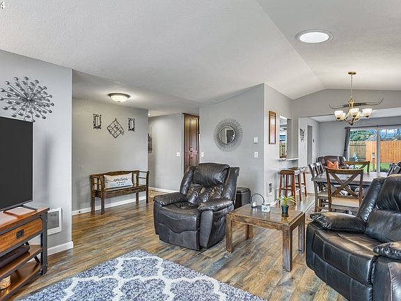 5th image of 15016 SE Sun Park Dr