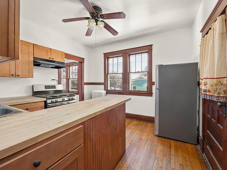 150 Green St #2 — Photo 11