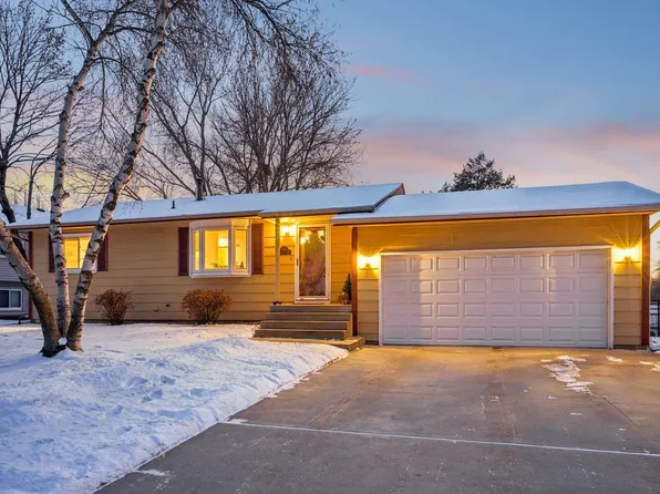 6990 Redwing Ln, Chanhassen, MN 55317