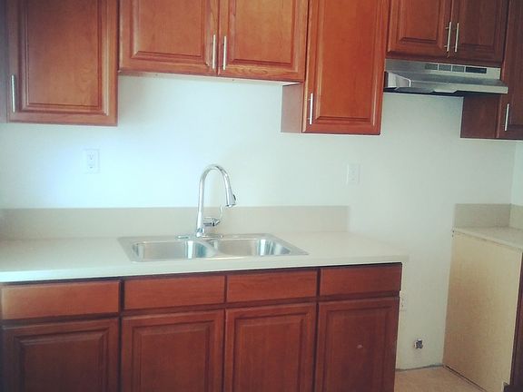2nd image of 1059 E 1st St APT 104