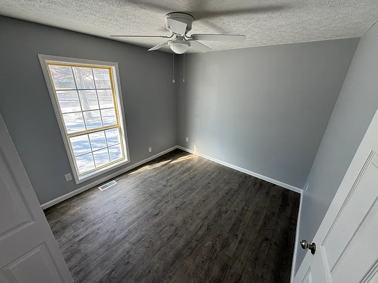 1211 Redbud St — Photo 9