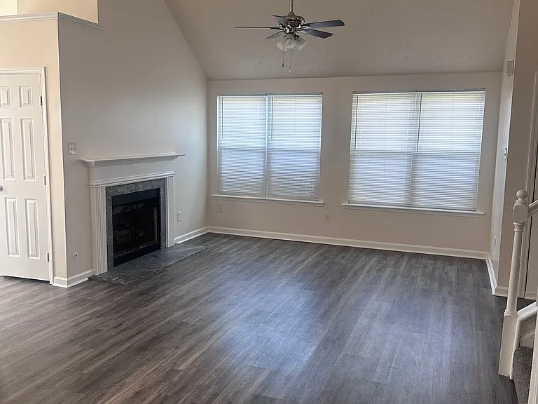 109 Copperfield Ln — Photo 8