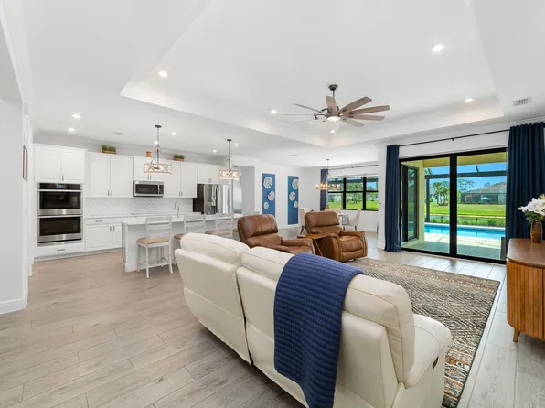 6354 Arcadia Sq Square, Vero Beach, FL 32966