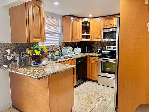 5th image of 130 SW 108th Ave APT J1