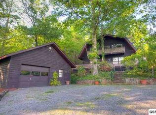 326 Overview Dr, Gatlinburg, TN 37738