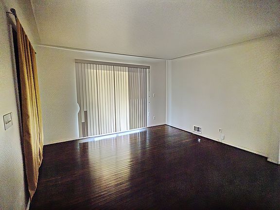 3rd image of 22207 Le Fever Ave