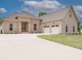 1305 Lake Spencer Dr, Tuscumbia, AL 35674