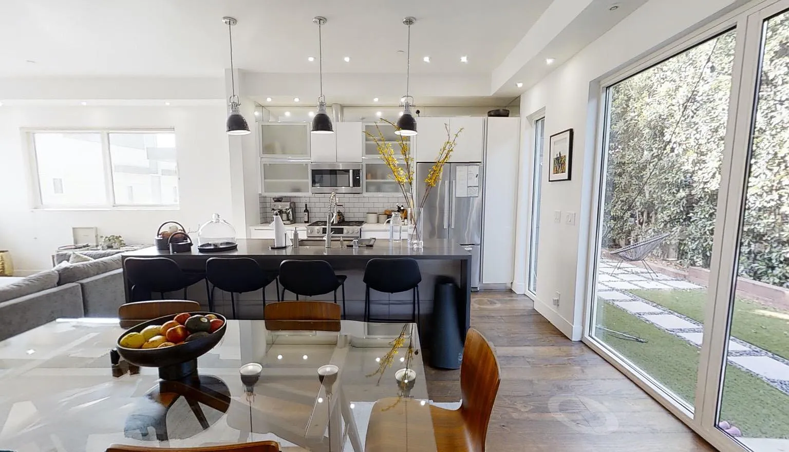 3 bed, 2000 sqft, $6,000 — Photo 3