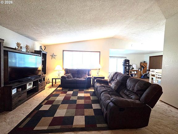 3rd image of 740 N 11th Ave