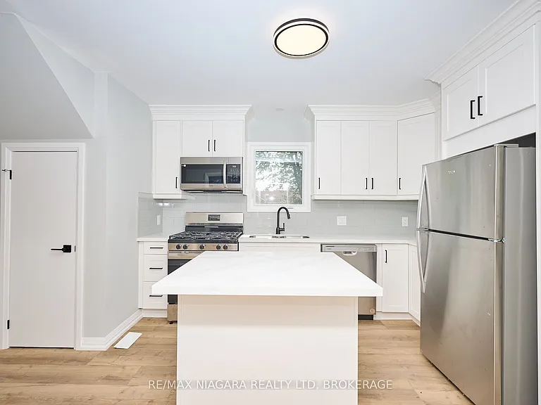 19 Maccabee Ave #LOWER — Photo 11