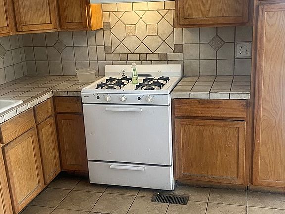 2nd image of 2250 W Mill St