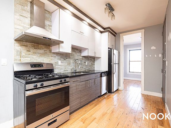 2nd image of 842A Madison St APT 3L