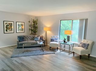 30 Steeplechase Ct, Somerset, NJ 08873