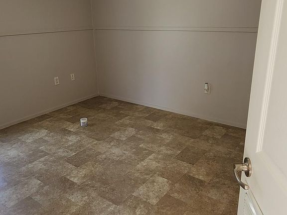 5th image of 126 Jasper Dr