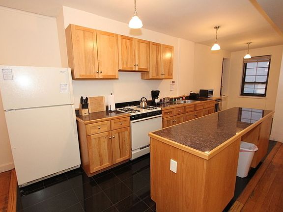 5th image of 205 W 15th St APT 3G