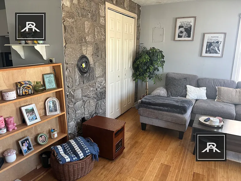527 E 3rd St #3F — Photo 13
