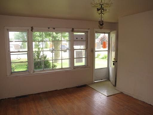 4th image of 10308 W Medill Ave