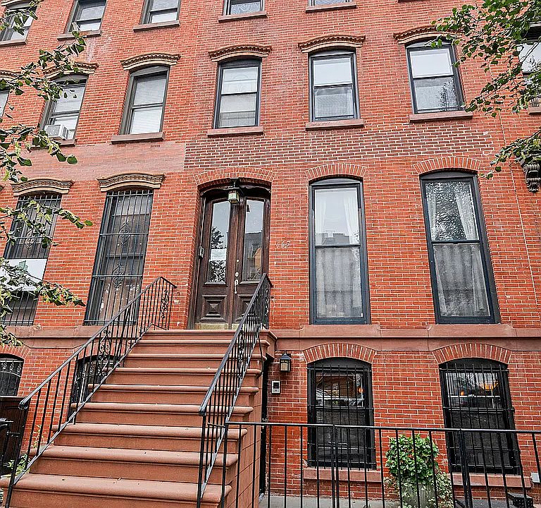 1st image of 445 Waverly Ave
