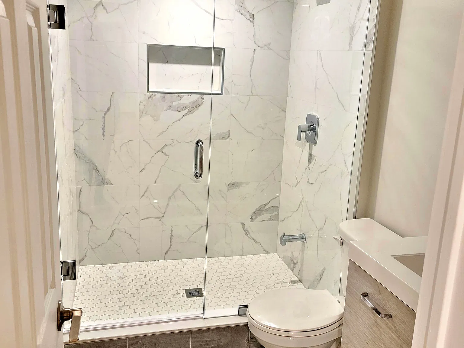 3 bed, $2,000 — Photo 3