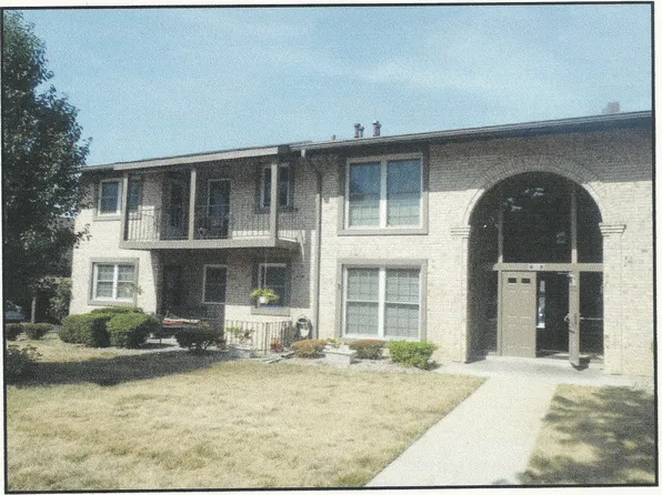 2065 Carefree Ln APT E, Florissant, MO 63033