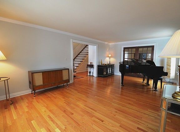 5th image of 1138 Loyola Dr