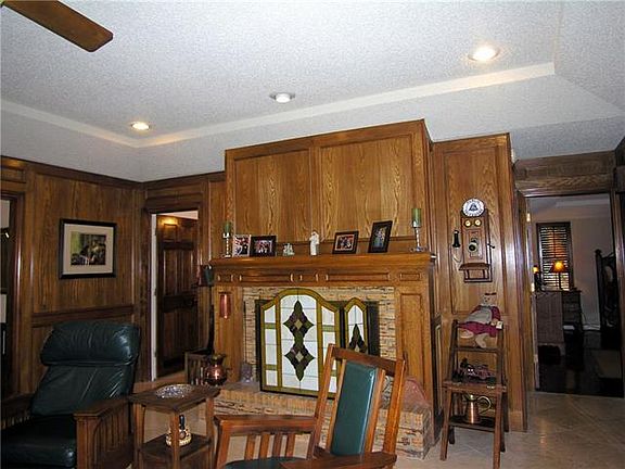 2nd image of 301 Woodhollow Ct