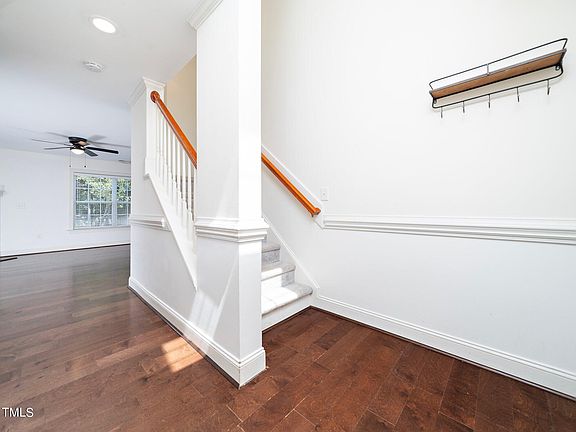 3rd image of 423 Leyland Cypress Ln