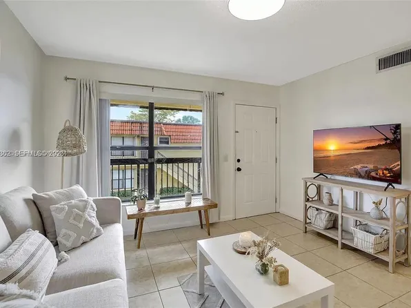 561 NW 100th Pl #201, Hollywood, FL 33024