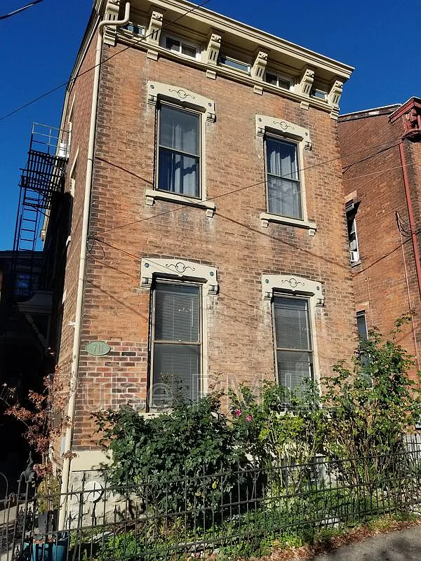 1 bed, 1.0 bath, 1125 sqft, $1,500 — Photo 3