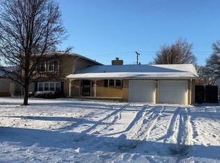 909 N Redbarn Ln, Wichita, KS 67212