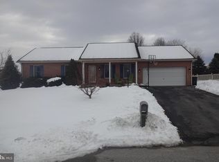 324 Wellslee Dr, Chambersburg, PA 17201