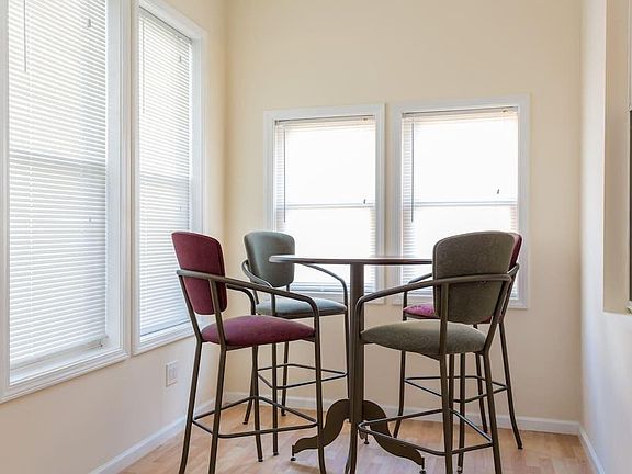 5th image of 2052 W Cuyler Ave #1