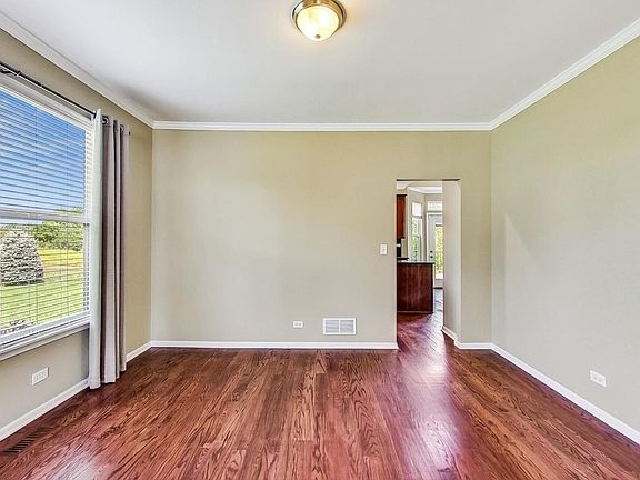 5th image of 1025 Bennett Ct