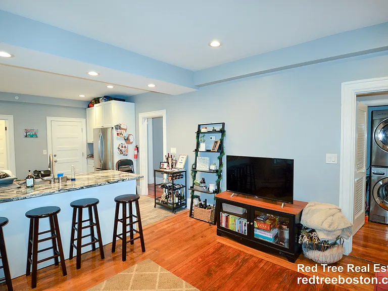 62 Mapleton St — Photo 3