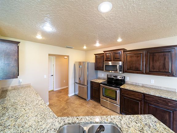 5th image of 2416 Flagstone Dr