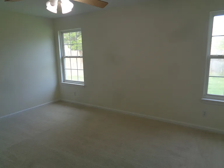 4008 Meadow View Dr — Photo 9
