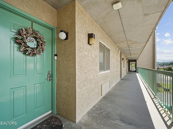 4th image of 3215 N River Rd #502