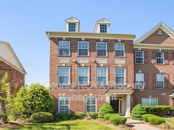 2729 Celestial Dr, Woodbridge, VA 22191