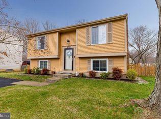 8280 Wold Den Ct, Springfield, VA 22153