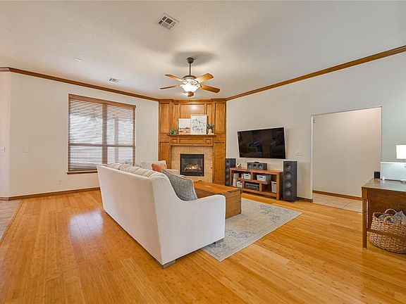 4th image of 1812 Barrington Dr