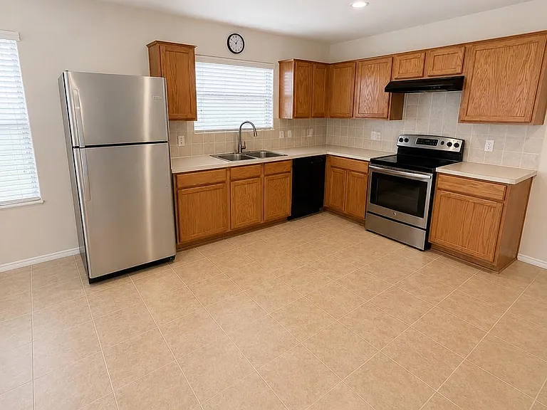 1518 Perennial Ln — Photo 8