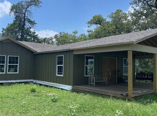 2238 Flash Cir, Luling, TX 78648