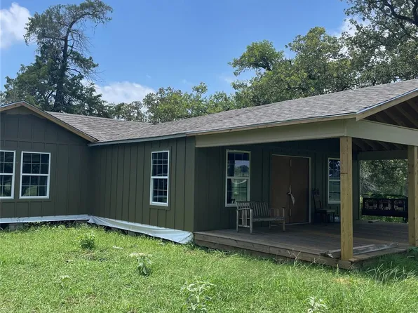 2238 Flash Cir, Luling, TX 78648