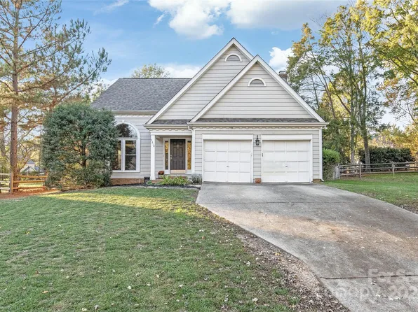 3210 Silver Pond Ct, Charlotte, NC 28210