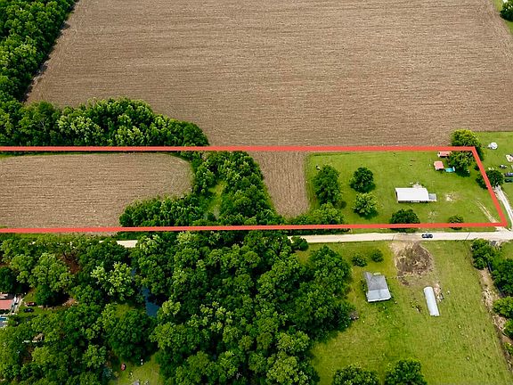 2nd image of 1971 Lewis Rd