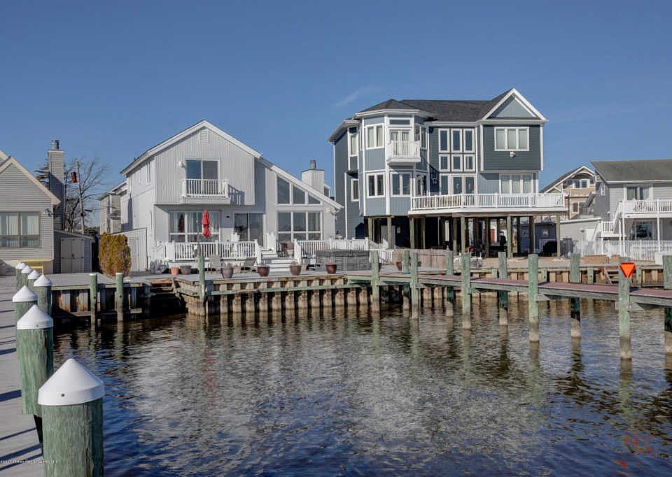 1st image of 25 Bay Point Dr
