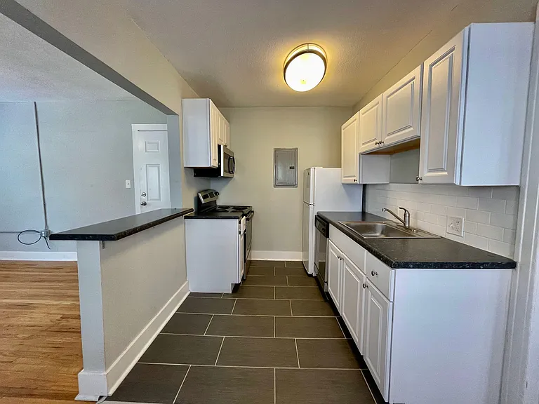 3715 Summit St #303 — Photo 6