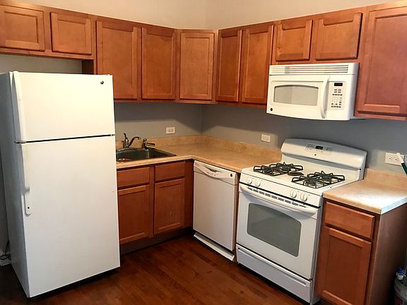 2nd image of 1518 W Victoria St #3