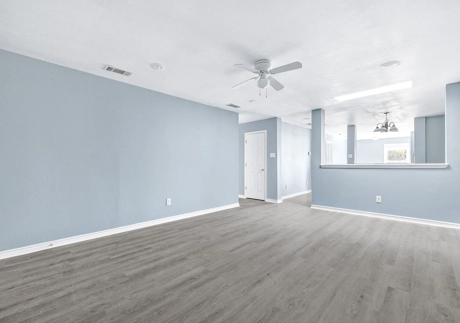 805 N Main st - 2 bed 2 bath newly renovated — Photo 3