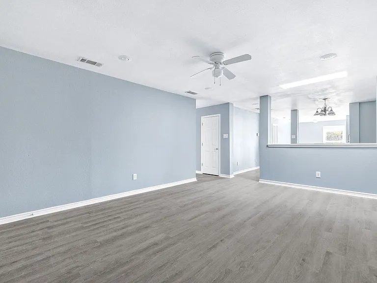 805 N Main St #104 — Photo 3